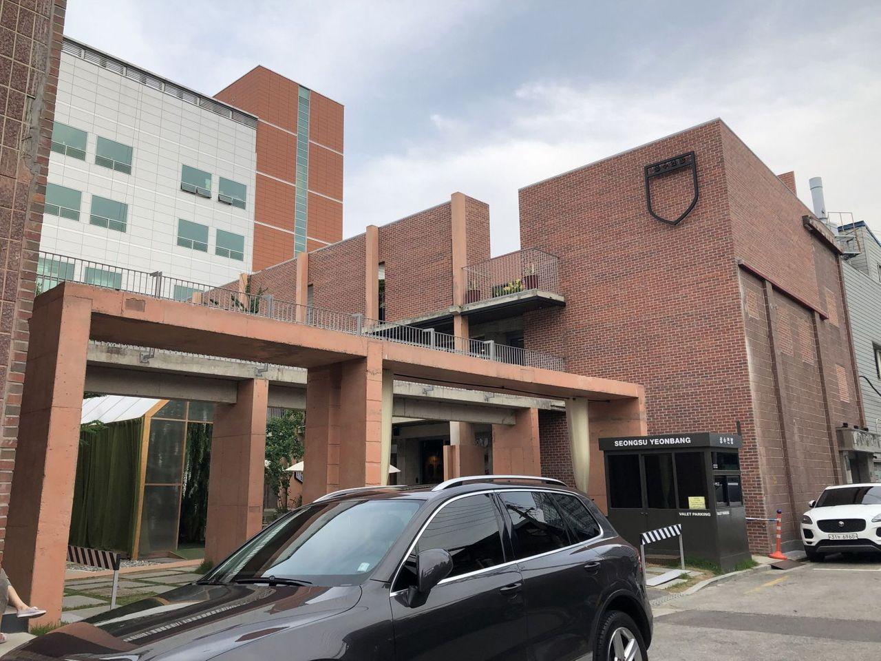 ソウルの人気スポット! 聖水連邦(ソンスヨンバン)まとめ、聖水連邦、ソンスヨンバン、ソウル人気スポット、ソウル2号線、韓国観光、韓国旅行、フォットプレイス、人気の場所、人気スポット、おススメスポット、ショッピング、ランチ、ディナー、ソンス駅、美味しいお店、人気のお店、韓国雑貨、韓国セレクトショップ、韓国有名、最近の人気、ソウル観光、ソウル旅行、建国大学校、ソウルカフェ、人気のカフェ、おしゃれなカフェ、雰囲気の良いカフェ、写真スポット、インスタ映え